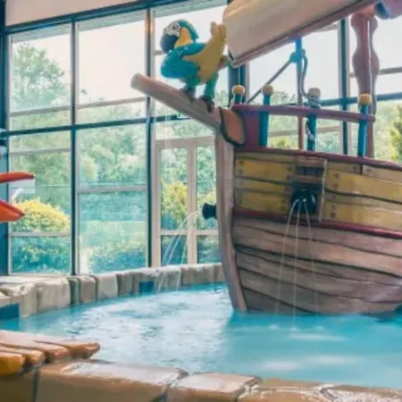 Vakantiehuisje Met Riante Tuin シャレー ドルドレヒト