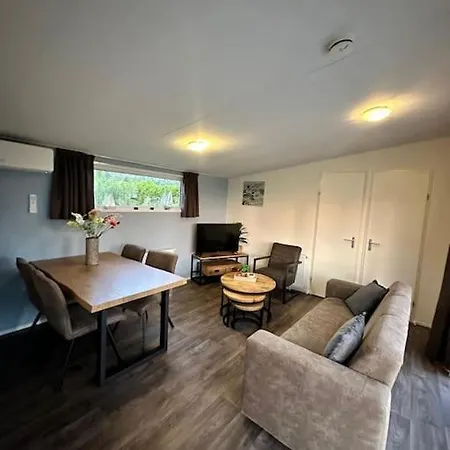 Vakantiehuisje Met Riante Tuin * ドルドレヒト
