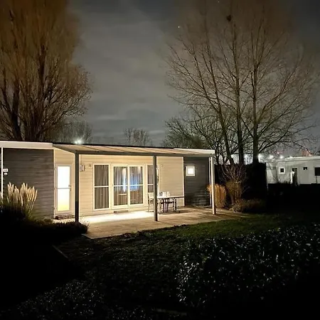 Vakantiehuisje Met Riante Tuin シャレー ドルドレヒト