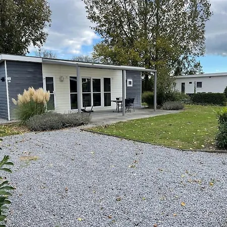 Vakantiehuisje Met Riante Tuin シャレー ドルドレヒト
