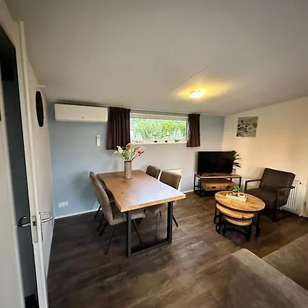 シャレー Vakantiehuisje Met Riante Tuin ドルドレヒト