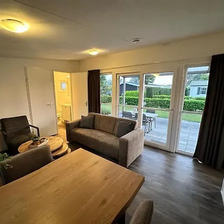 Vakantiehuisje Met Riante Tuin ドルドレヒト