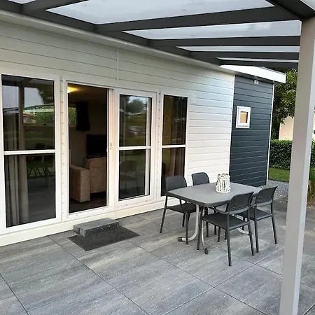 シャレー Vakantiehuisje Met Riante Tuin
