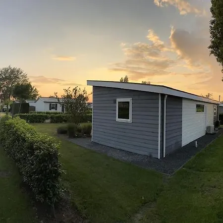 シャレー Vakantiehuisje Met Riante Tuin *