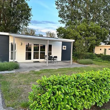 Vakantiehuisje Met Riante Tuin シャレー *